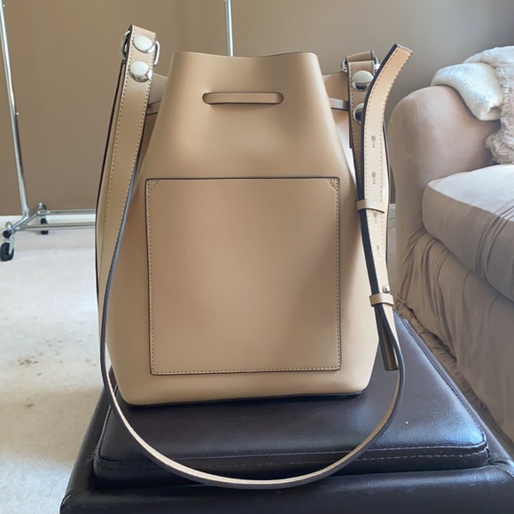 Trendy Barely Worn Zara Bucket Bag!! - Picture 2 of 3